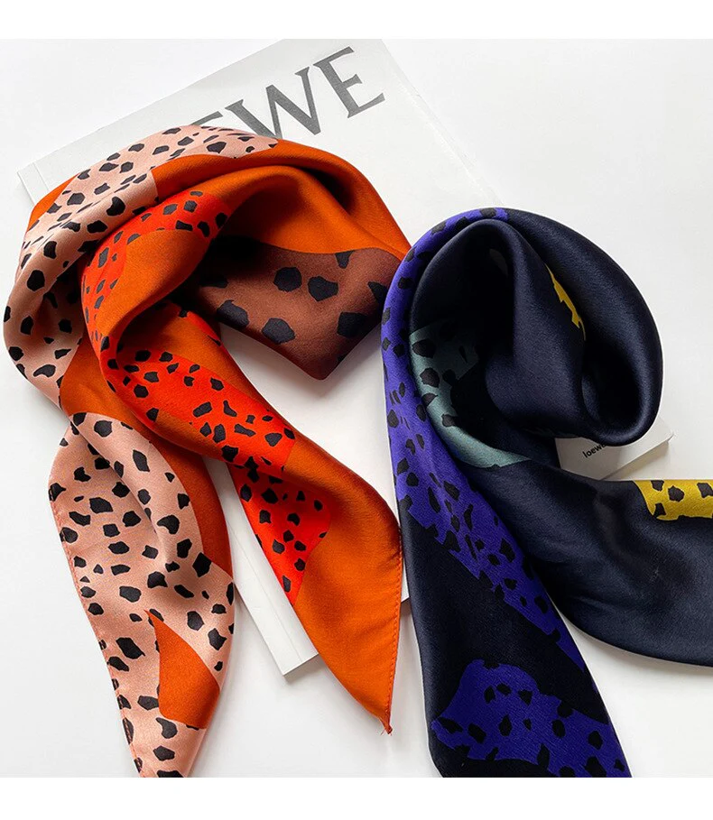 Carré 100% Soie motif Félin Femme | La Parisienne - Image 2