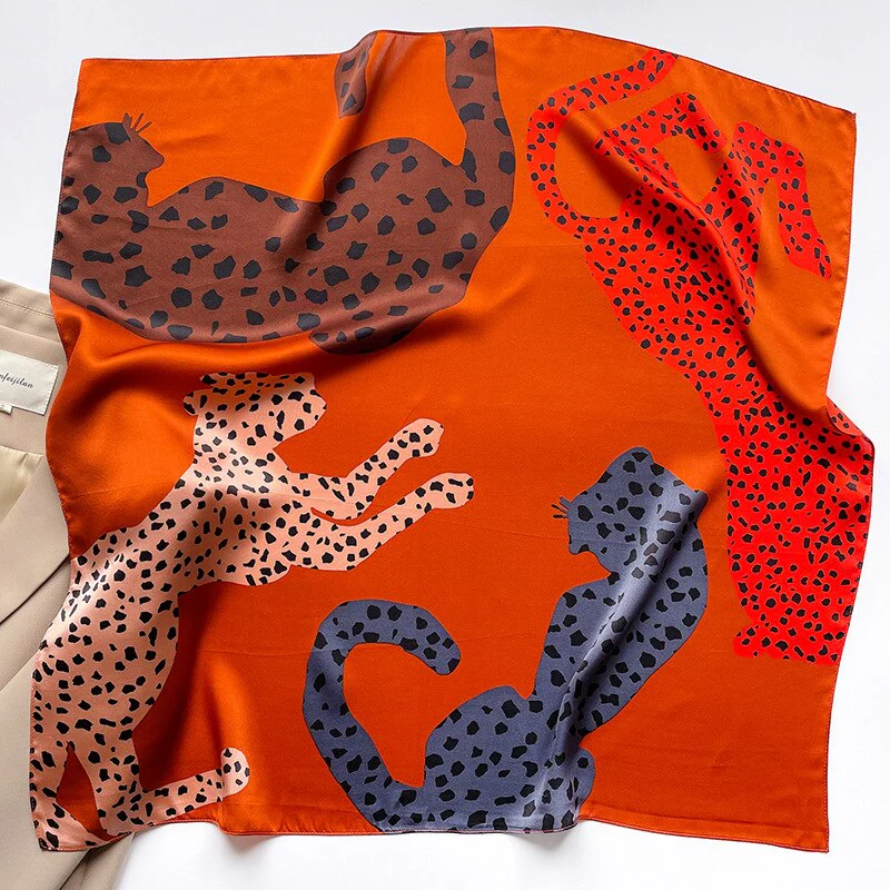 Carré 100% Soie motif Félin Femme | La Parisienne - Image 5