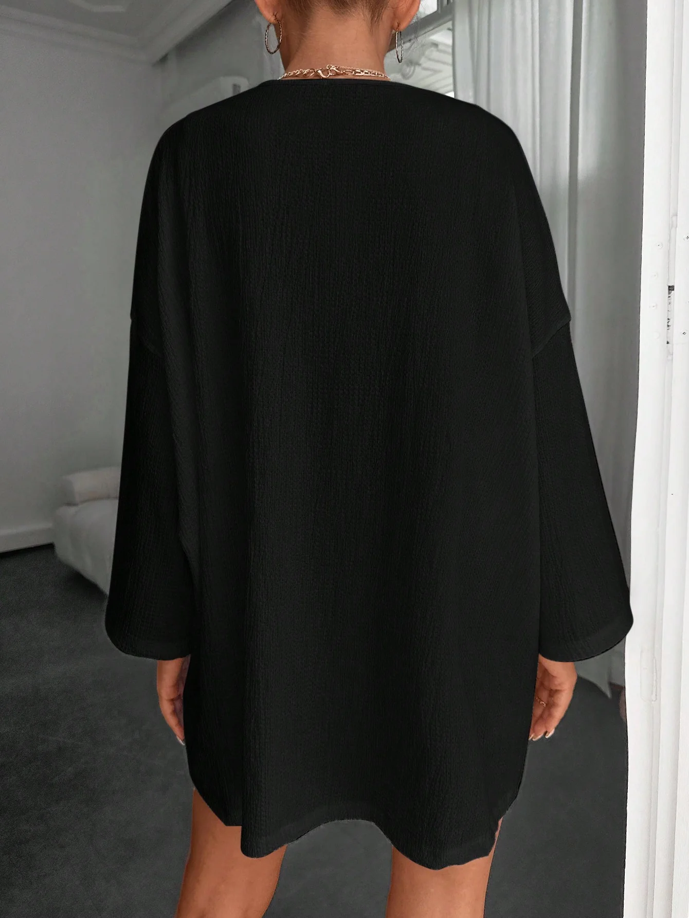 Kimono Court à Manches Longues Ouvert sur le Devant | La Parisienne - Image 3