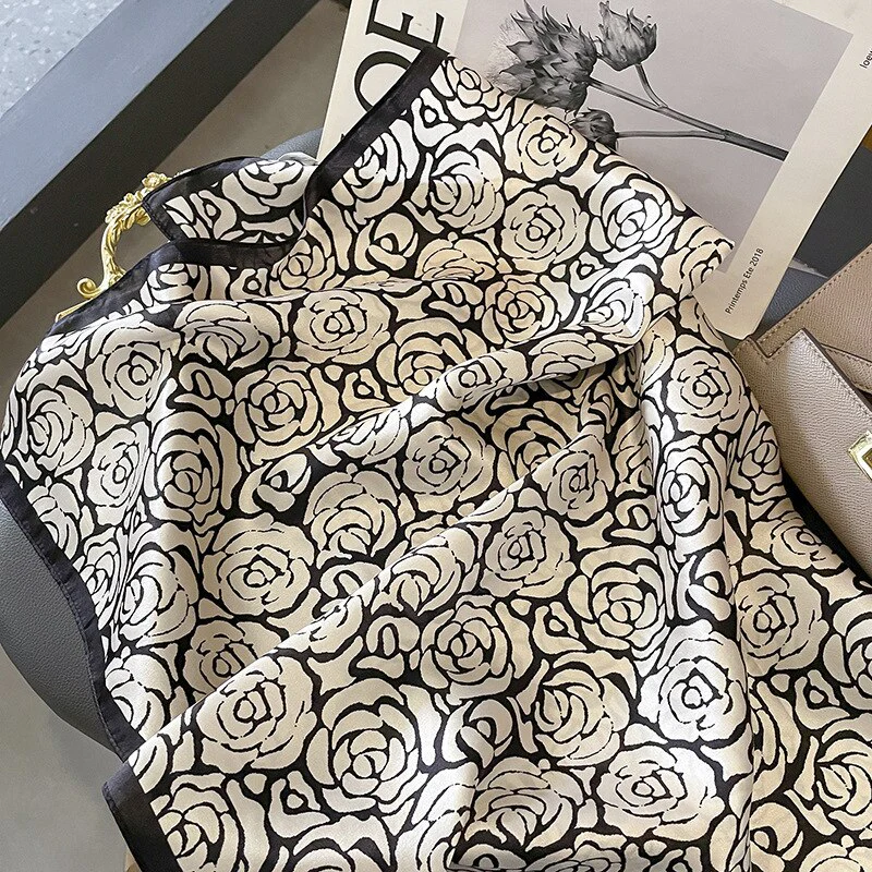Carré 100% Soie Rose Noire et Blanche Femme | La Parisienne - Image 4