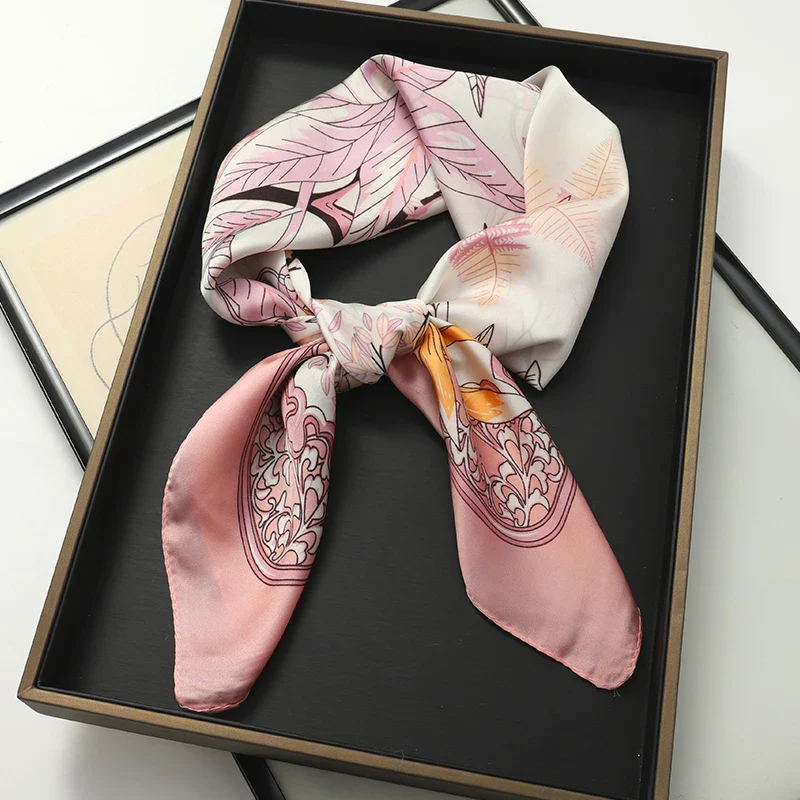 Foulard Carré Chic | La Parisienne - Image 2