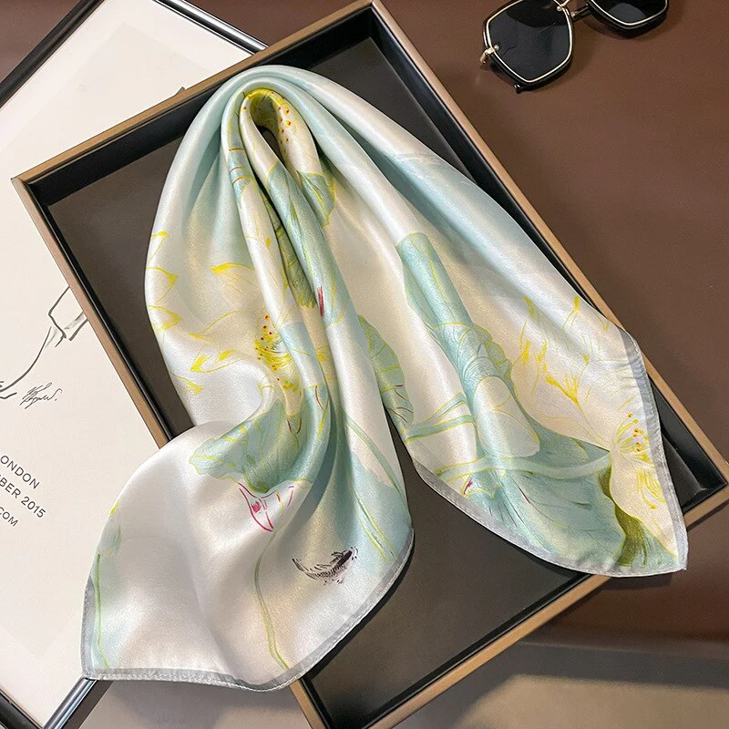 Carré 100% Soie Décoration Fleur Femme | La Parisienne - Image 3