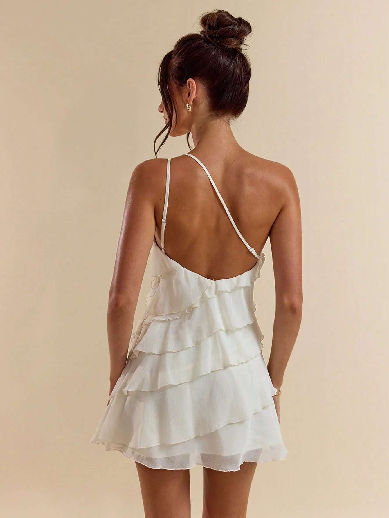 Robe Mini à Volants Asymétrique Dos-nu | La Parisienne - Image 2