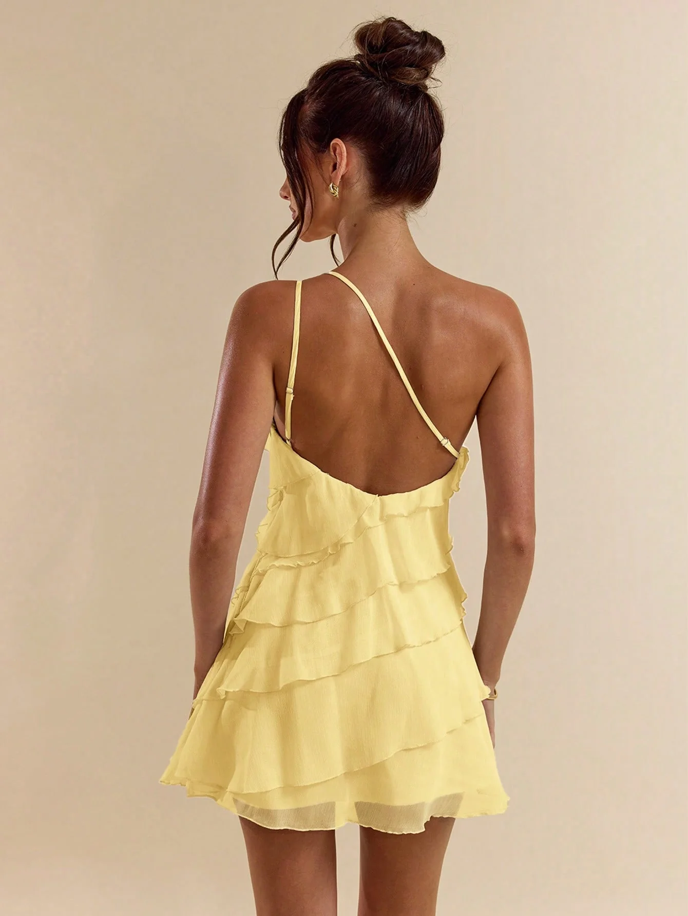 Robe Mini à Volants Asymétrique Dos-nu | La Parisienne - Image 4