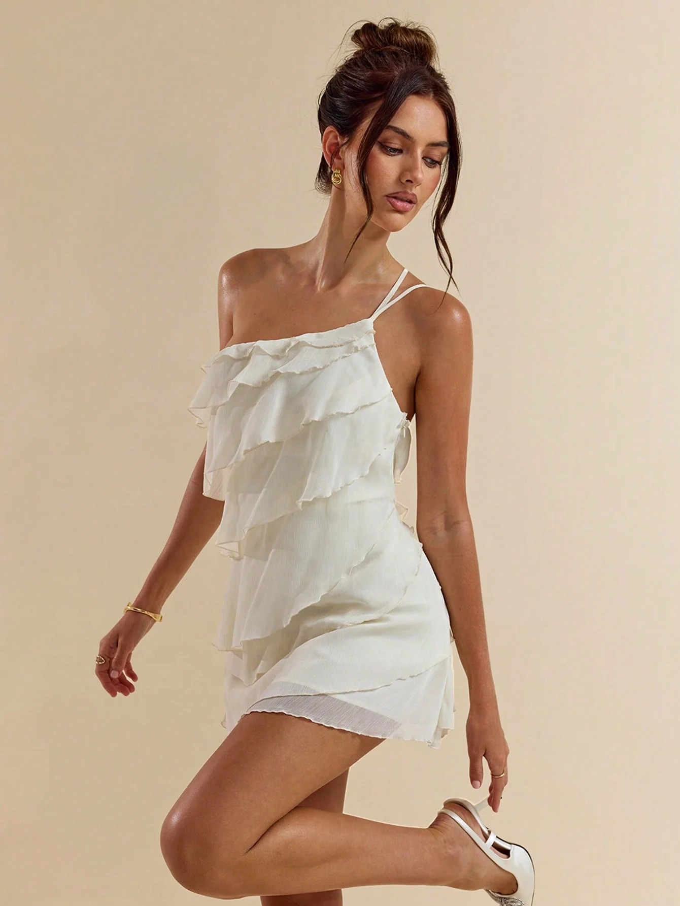 Robe Mini à Volants Asymétrique Dos-nu | La Parisienne - Image 5