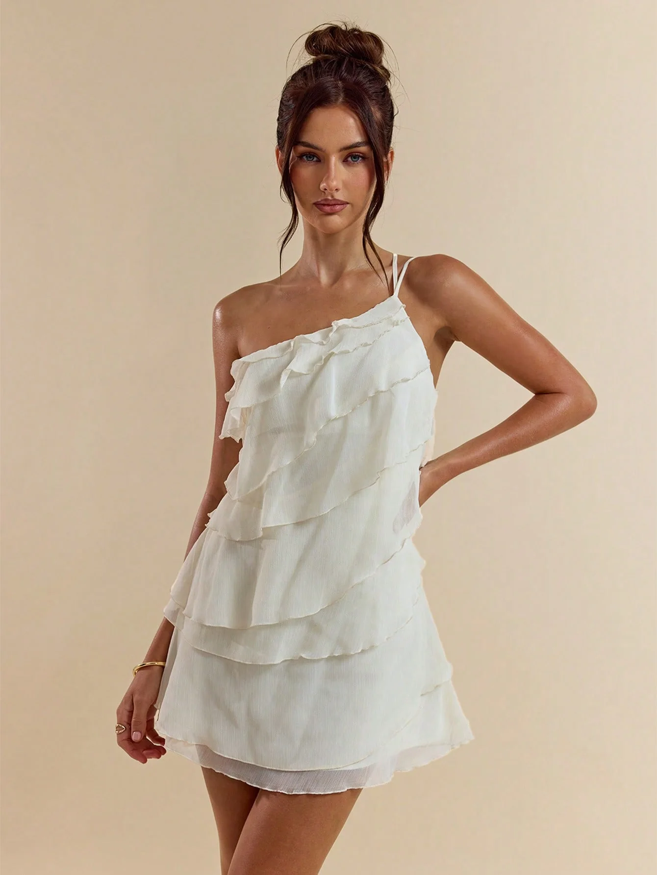 Robe Mini à Volants Asymétrique Dos-nu | La Parisienne - Image 9