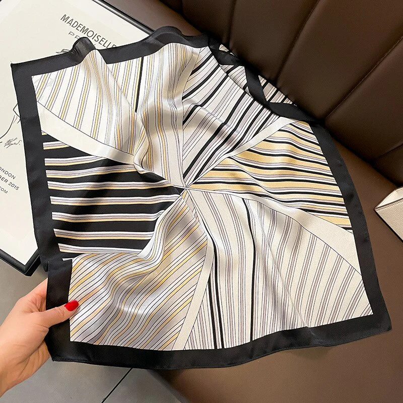 Carré 100% Soie Chic et Moderne Femme | La Parisienne - Image 4
